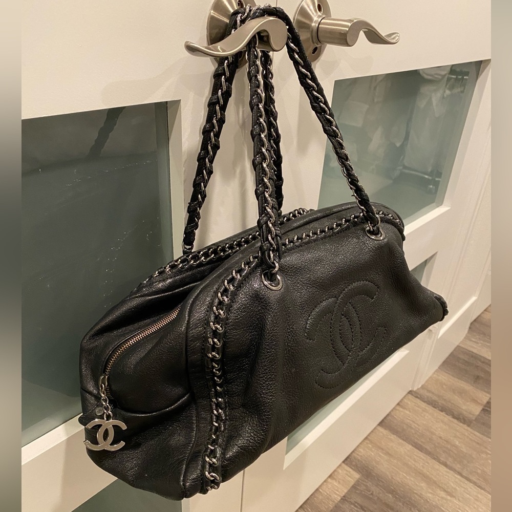 authentic CHANEL Luxe Ligne Bowler Bag - Picture 12 of 12